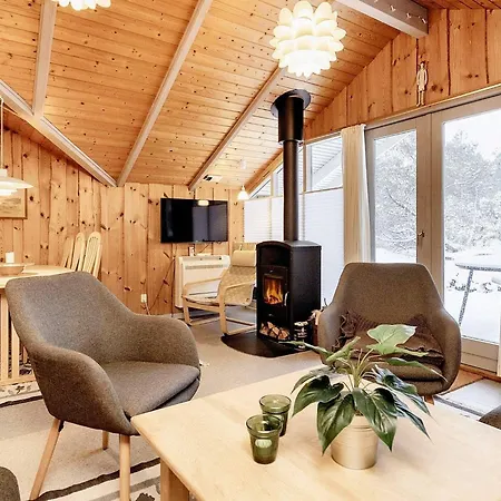 6 Person In Albaek-by Traum *