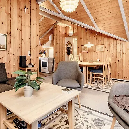 6 Person In Albaek-by Traum *