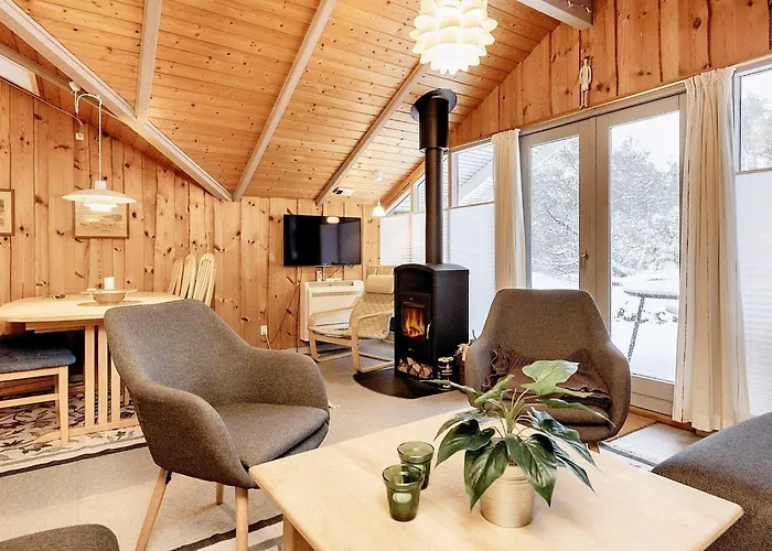 6 Person In Albaek-by Traum *